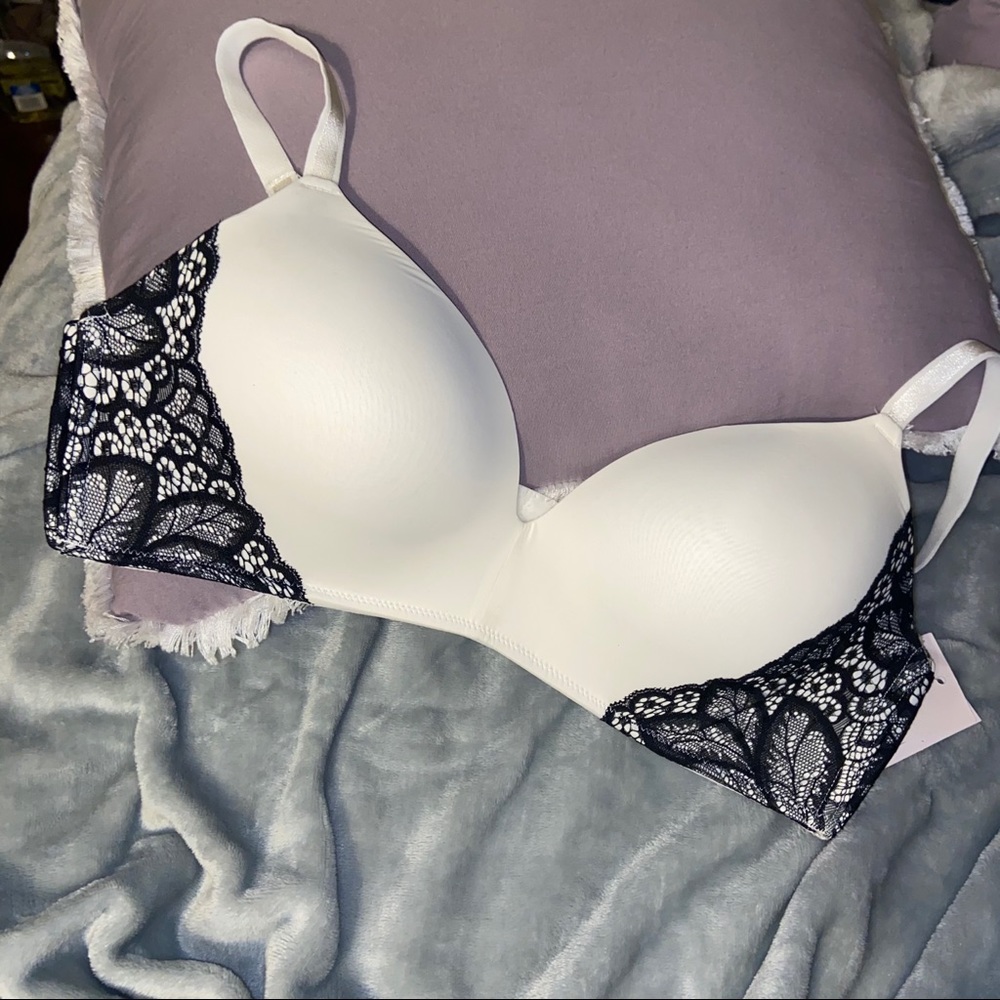 ✨NWT Gorgeous white & black lace bra ✨